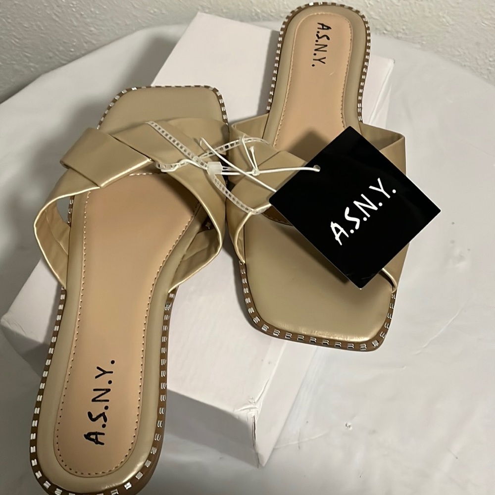 Gold size 9  wide sandals